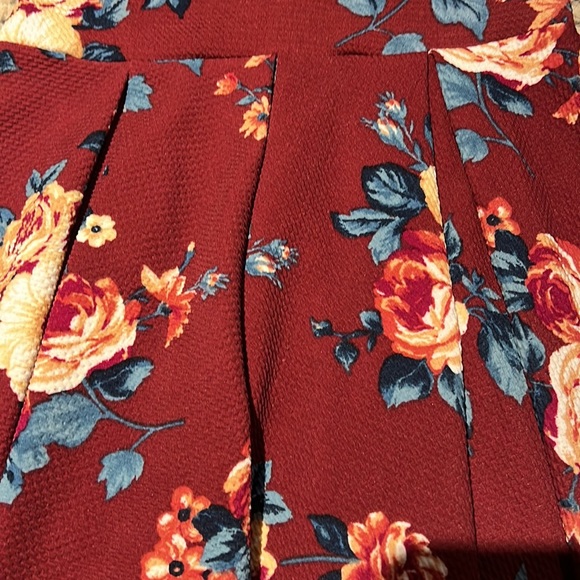 Burgundy floral dress - Picture 2 of 4